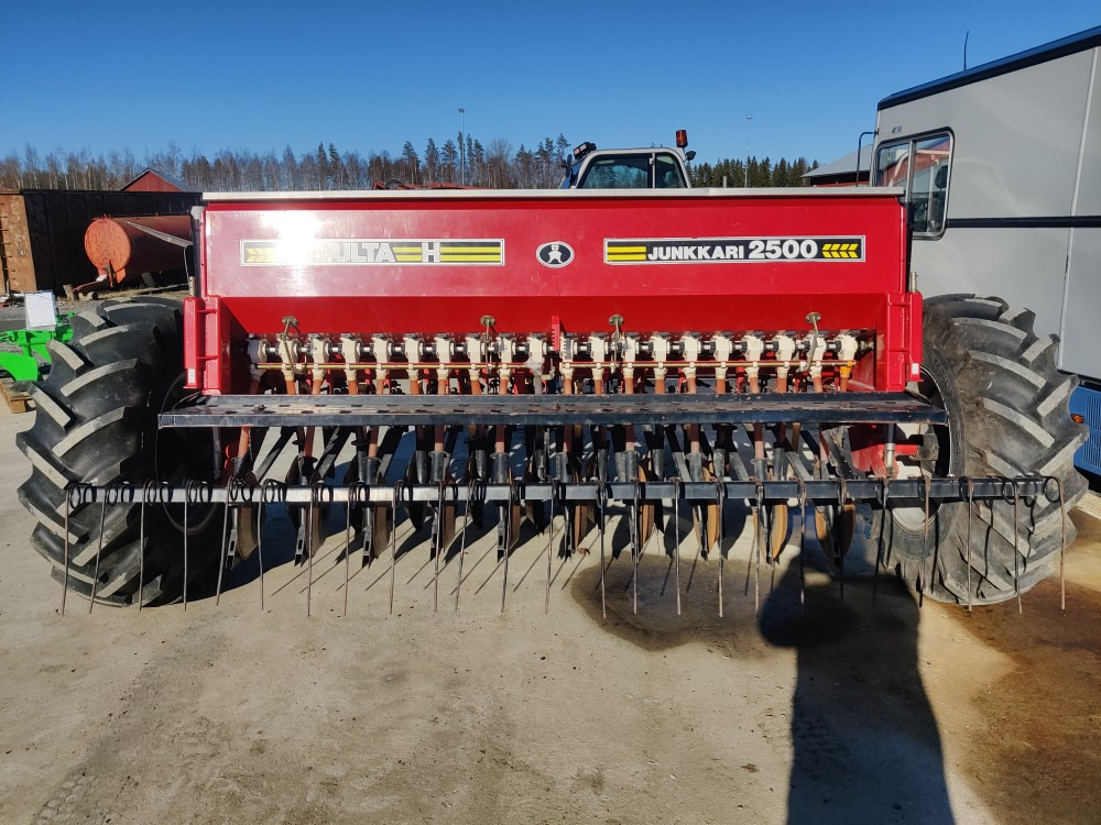 Simulta Junkkari 250cm kylvölannoitin kiekkovantaat takana - Modulárny sejací stroj: obrázok 1 Simulta Junkkari 250cm kylvölannoitin kiekkovantaat takana - Modulárny sejací stroj: obrázok 1