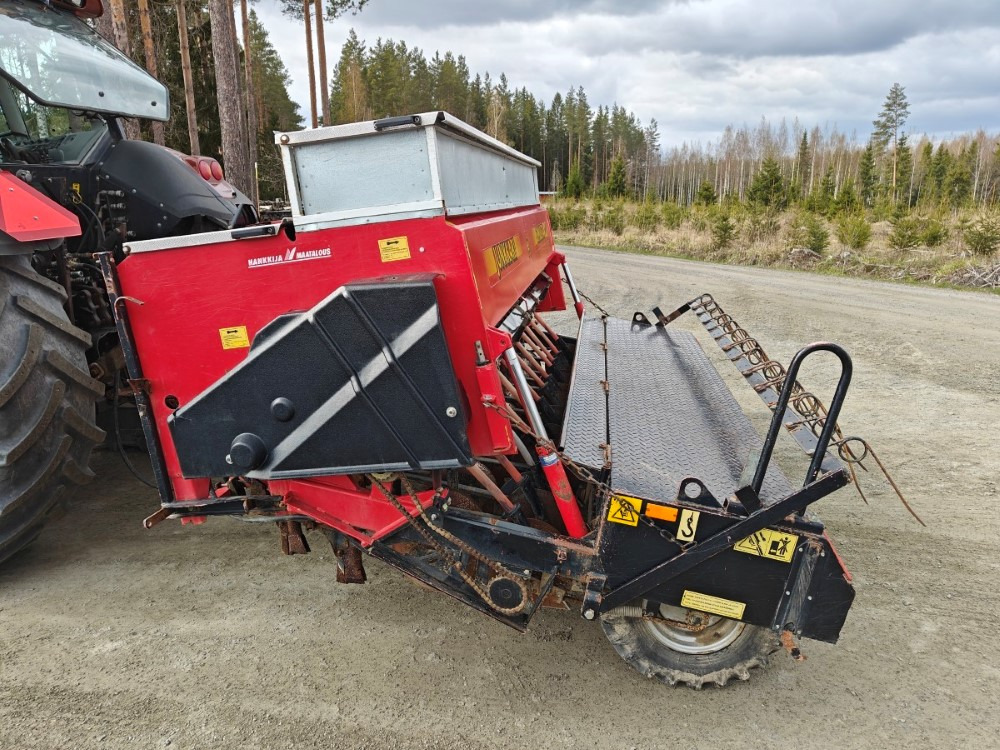 Simulta-Junkkari 3000T - takapyöräkone - kiekkovantaat takana - Modulárny sejací stroj: obrázok 2 Simulta-Junkkari 3000T - takapyöräkone - kiekkovantaat takana - Modulárny sejací stroj: obrázok 2