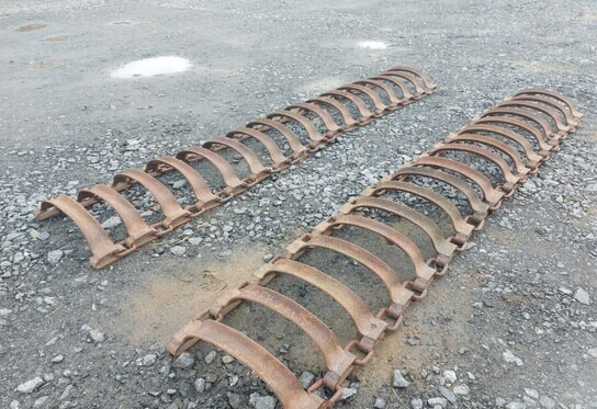 Telasarja traktoriin tai kaivuriin - pituus 355cm ja leveys 61cm - Pásy: obrázok 1 Telasarja traktoriin tai kaivuriin - pituus 355cm ja leveys 61cm - Pásy: obrázok 1