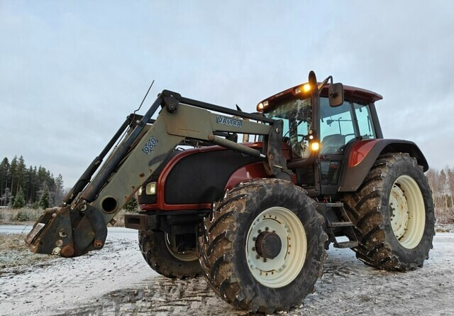 Valtra T190 HiTech etukuormaajalla - Traktor: obrázok 2 Valtra T190 HiTech etukuormaajalla - Traktor: obrázok 2