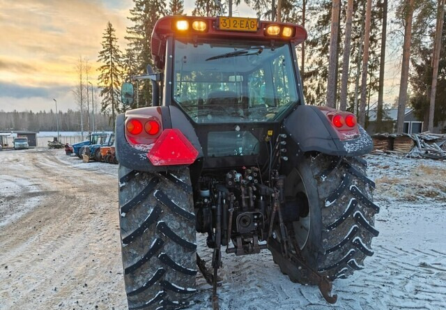 Valtra T190 HiTech etukuormaajalla - Traktor: obrázok 3 Valtra T190 HiTech etukuormaajalla - Traktor: obrázok 3