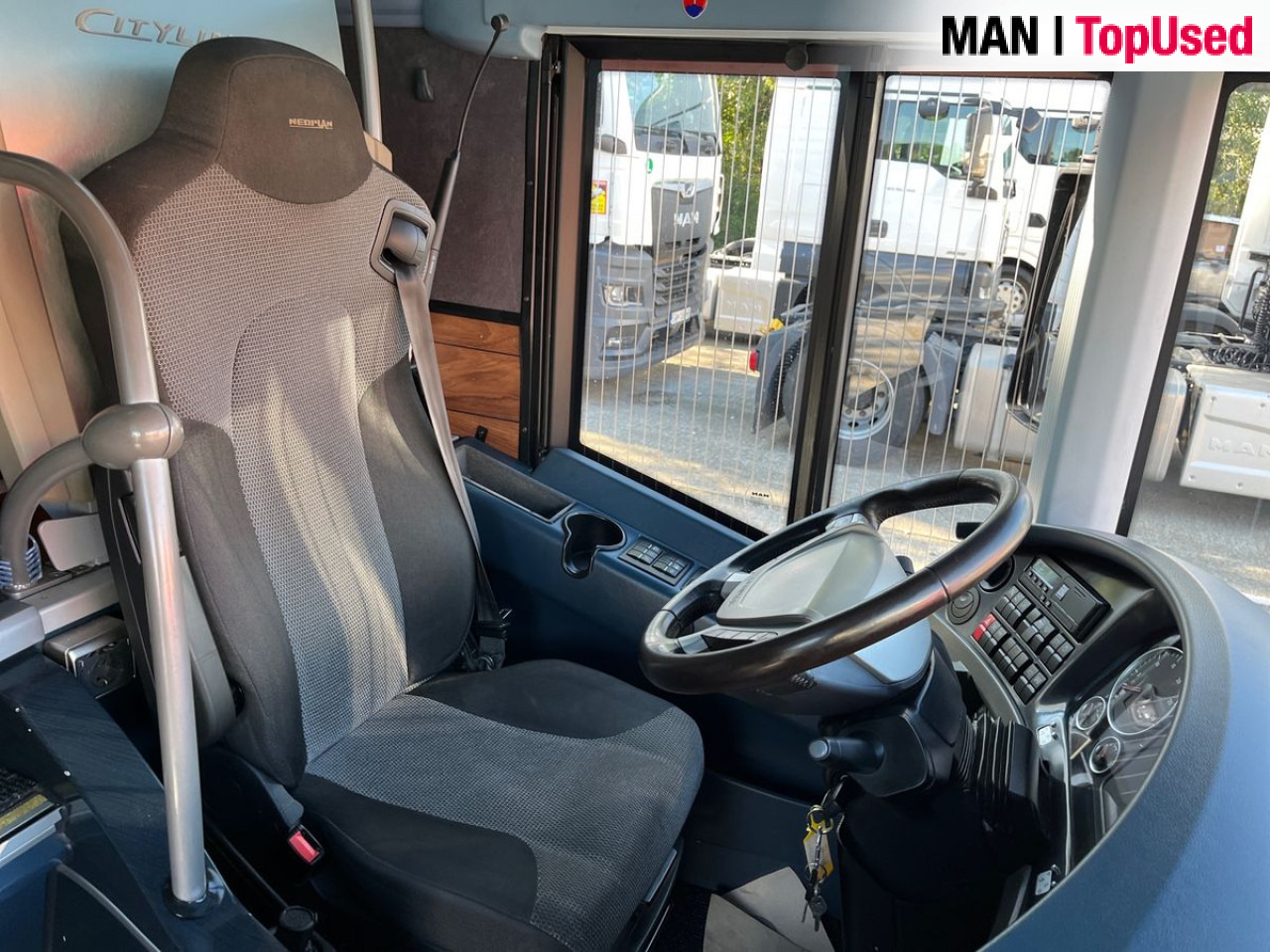 NEOPLAN CITYLINER 2 / N 1218 HDL Euro6 Intarder Klima AHK - Autokar: obrázok 4 NEOPLAN CITYLINER 2 / N 1218 HDL Euro6 Intarder Klima AHK - Autokar: obrázok 4