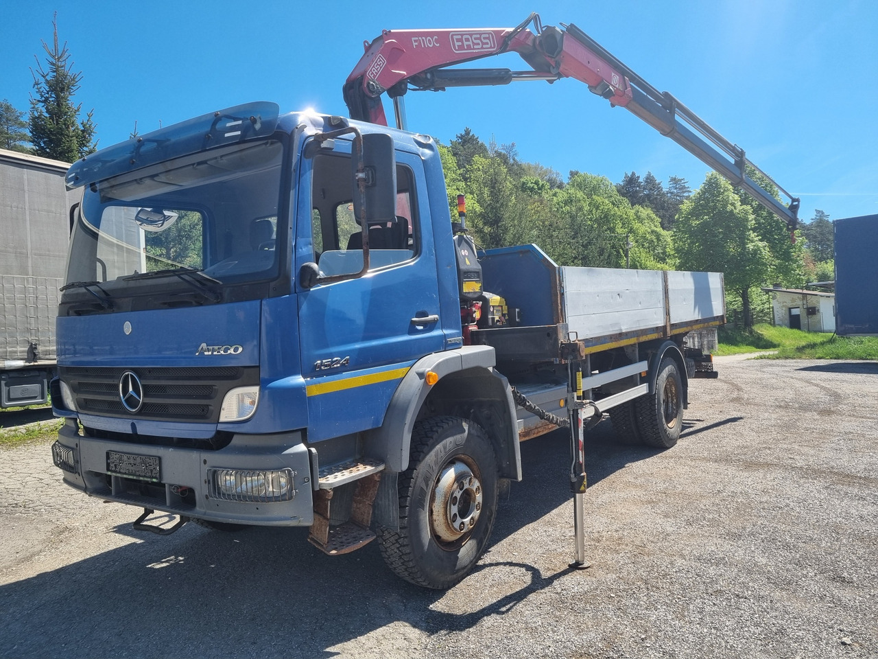 MERCEDES-BENZ 1524 4x4 + FASSI 110 RADIO CTRL + FRONT WINCH - Valníkový/ Plošinový nákladný automobil, Auto s hydraulickou rukou: obrázok 1 MERCEDES-BENZ 1524 4x4 + FASSI 110 RADIO CTRL + FRONT WINCH - Valníkový/ Plošinový nákladný automobil, Auto s hydraulickou rukou: obrázok 1