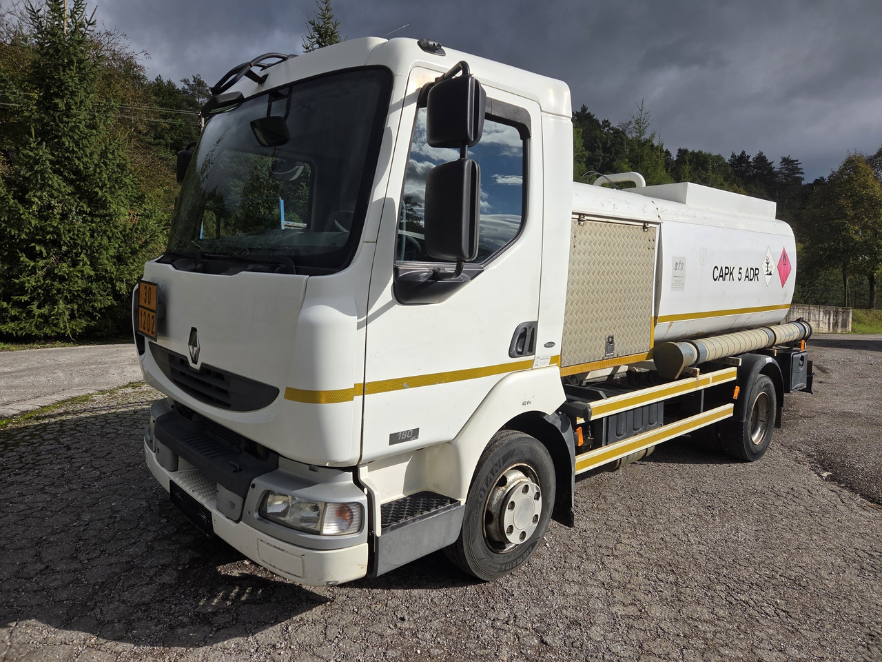 RENAULT MIDLUM 180.10 diesel tanker + dispensing + print - Cisternové vozidlo: obrázok 1 RENAULT MIDLUM 180.10 diesel tanker + dispensing + print - Cisternové vozidlo: obrázok 1