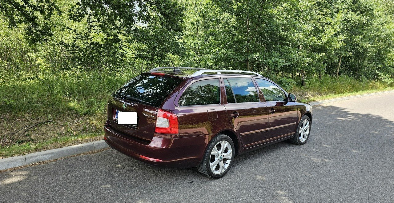 Skoda Octavia II bogate wyposażenie *niski przebieg*FV vat 23%* - Automobil: obrázok 4 Skoda Octavia II bogate wyposażenie *niski przebieg*FV vat 23%* - Automobil: obrázok 4
