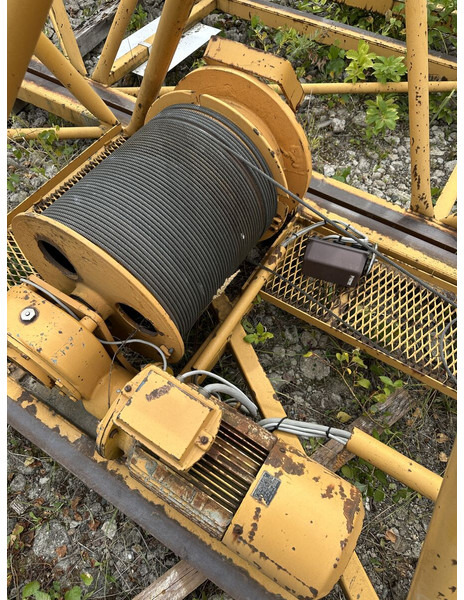 Liebherr 140EC-H10, 1993yom, 40jib, 23,5m huh - Vežový žeriav: obrázok 5 Liebherr 140EC-H10, 1993yom, 40jib, 23,5m huh - Vežový žeriav: obrázok 5