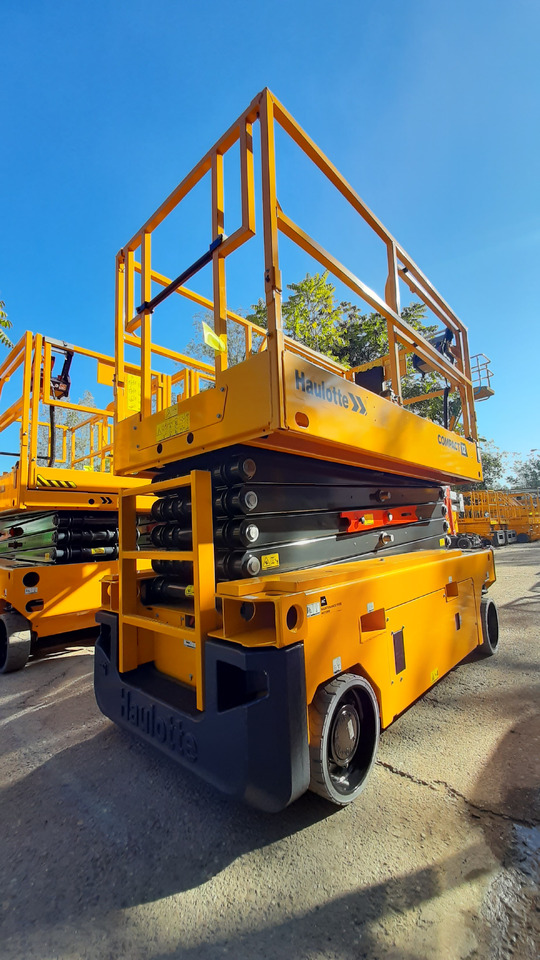 Compact 12 - Samohybná plošiny: obrázok 1 Compact 12 - Samohybná plošiny: obrázok 1