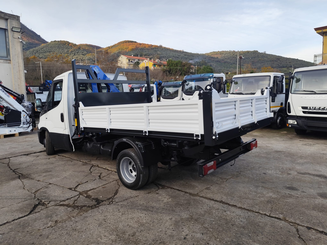 IVECO DAILY 35C15 - Auto s hydraulickou rukou, Dodávka sklápač: obrázok 3 IVECO DAILY 35C15 - Auto s hydraulickou rukou, Dodávka sklápač: obrázok 3