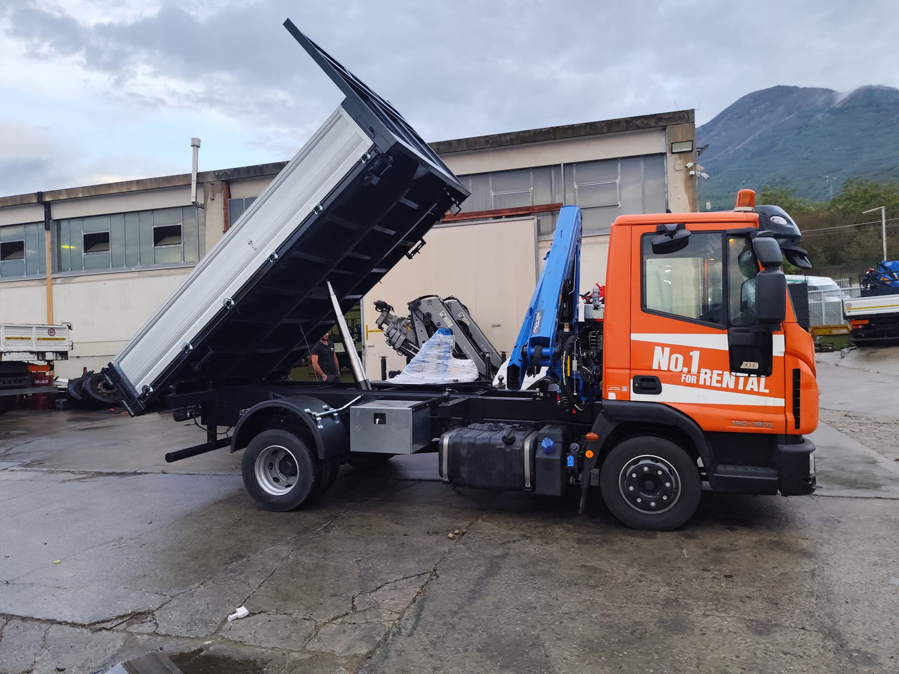 IVECO EUROCARGO 120-90L - Auto s hydraulickou rukou, Sklápač: obrázok 5 IVECO EUROCARGO 120-90L - Auto s hydraulickou rukou, Sklápač: obrázok 5