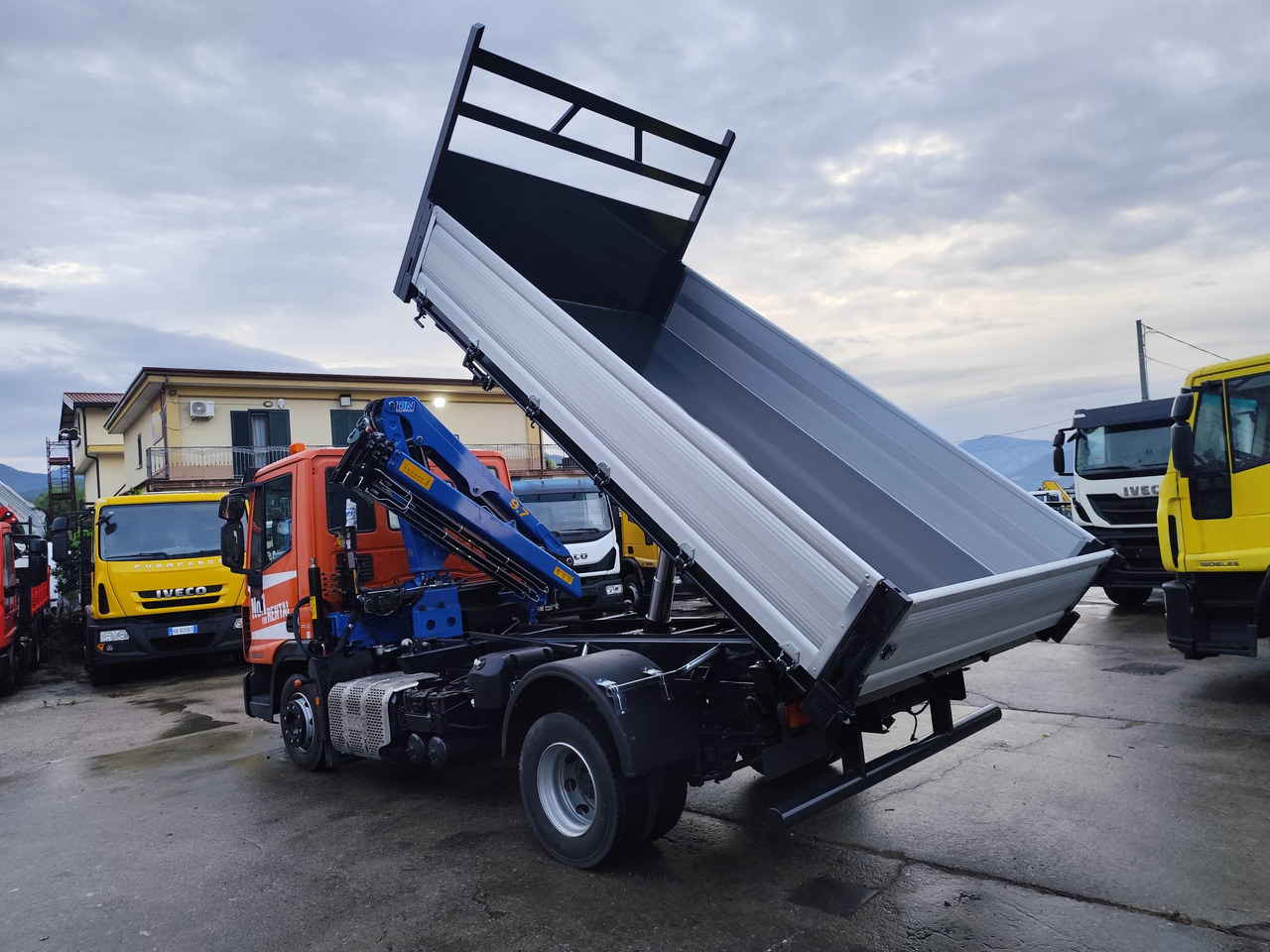 IVECO EUROCARGO 120-90L - Auto s hydraulickou rukou, Sklápač: obrázok 3 IVECO EUROCARGO 120-90L - Auto s hydraulickou rukou, Sklápač: obrázok 3