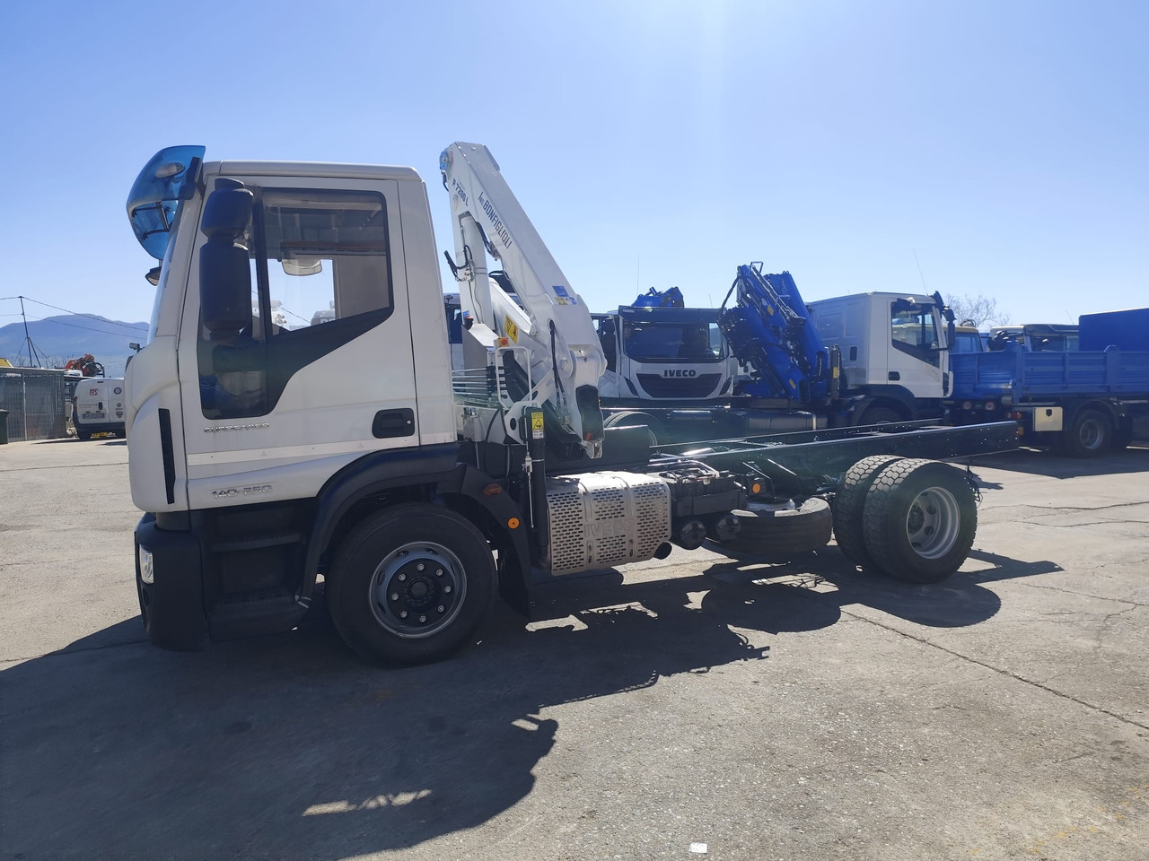 IVECO EUROCARGO 140-250 - Auto s hydraulickou rukou: obrázok 4 IVECO EUROCARGO 140-250 - Auto s hydraulickou rukou: obrázok 4