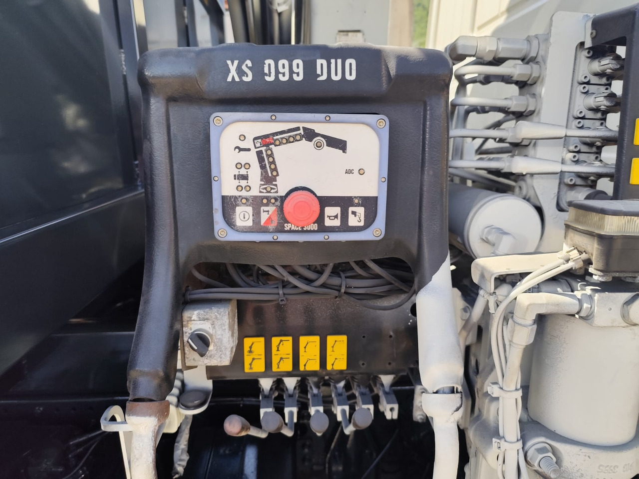 IVECO EUROCARGO 140-250 - Sklápač, Auto s hydraulickou rukou: obrázok 2 IVECO EUROCARGO 140-250 - Sklápač, Auto s hydraulickou rukou: obrázok 2