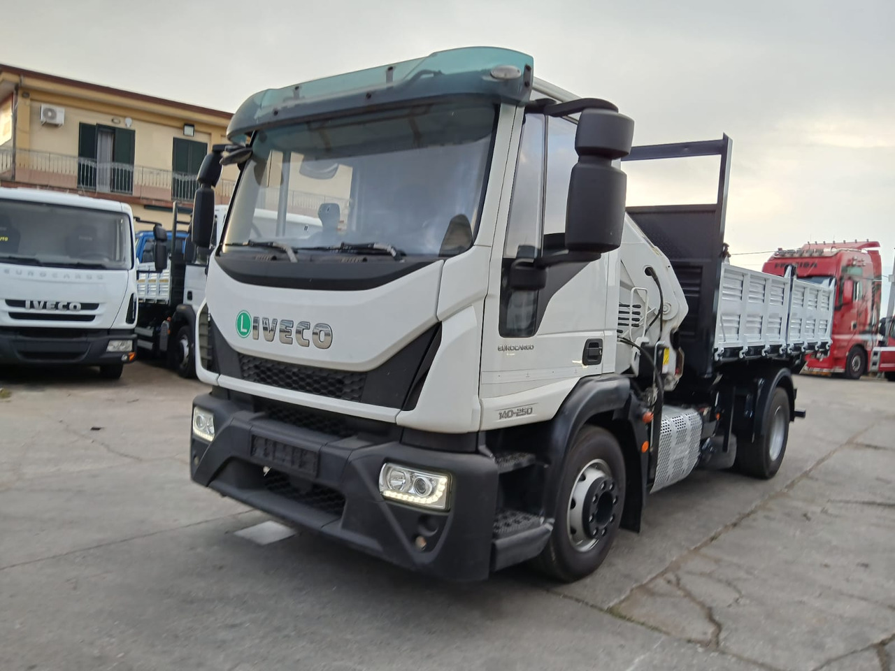 IVECO EUROCARGO 140-250 - Auto s hydraulickou rukou, Sklápač: obrázok 2 IVECO EUROCARGO 140-250 - Auto s hydraulickou rukou, Sklápač: obrázok 2