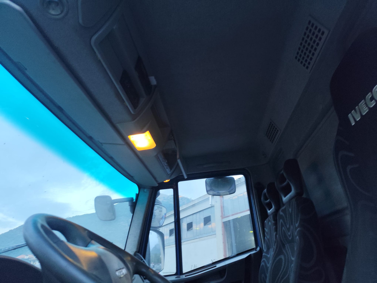 IVECO EUROCARGO 140E25 - Sklápač: obrázok 2 IVECO EUROCARGO 140E25 - Sklápač: obrázok 2