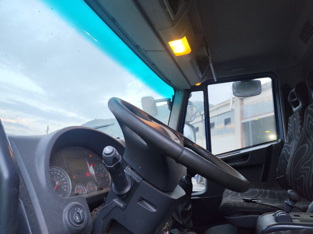 IVECO EUROCARGO 140E25 - Sklápač: obrázok 3 IVECO EUROCARGO 140E25 - Sklápač: obrázok 3
