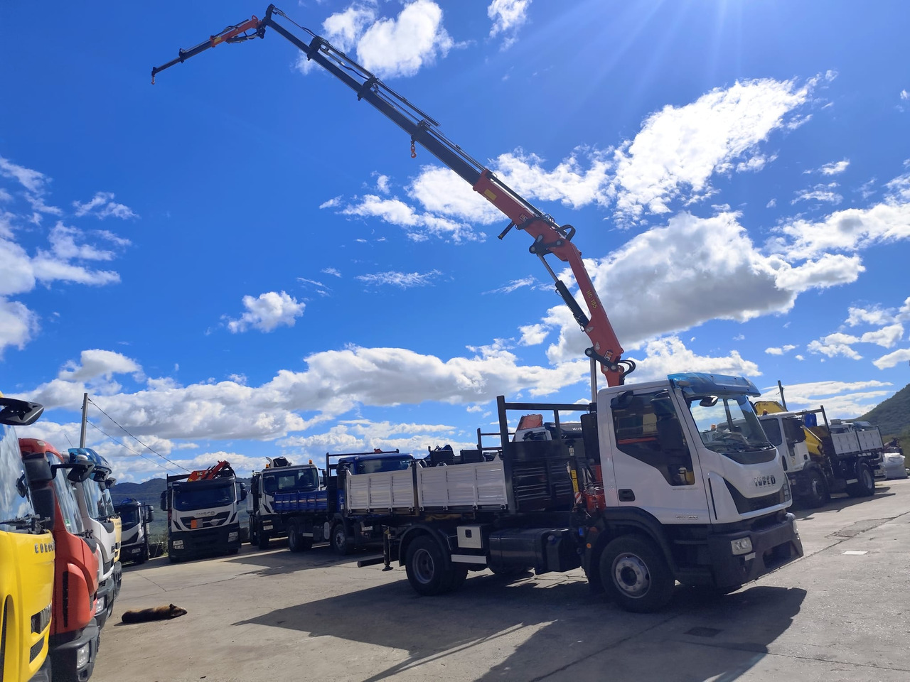 IVECO EUROCARGO 160-250 - Auto s hydraulickou rukou, Sklápač: obrázok 1 IVECO EUROCARGO 160-250 - Auto s hydraulickou rukou, Sklápač: obrázok 1