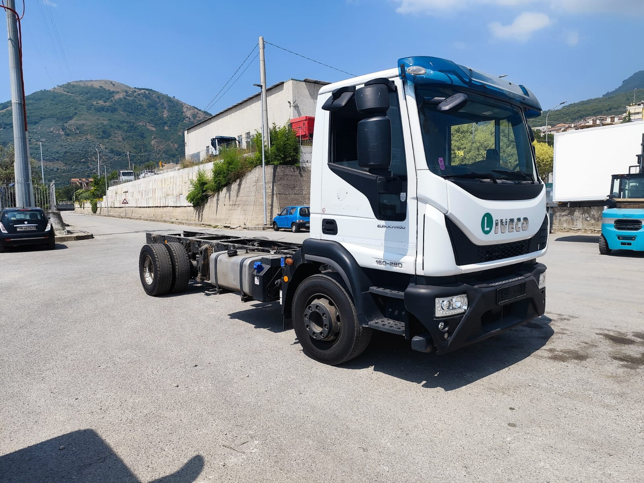 IVECO EUROCARGO 160-280 - Skříňový nákladní auto, Auto s hydraulickou rukou: obrázok 1 IVECO EUROCARGO 160-280 - Skříňový nákladní auto, Auto s hydraulickou rukou: obrázok 1