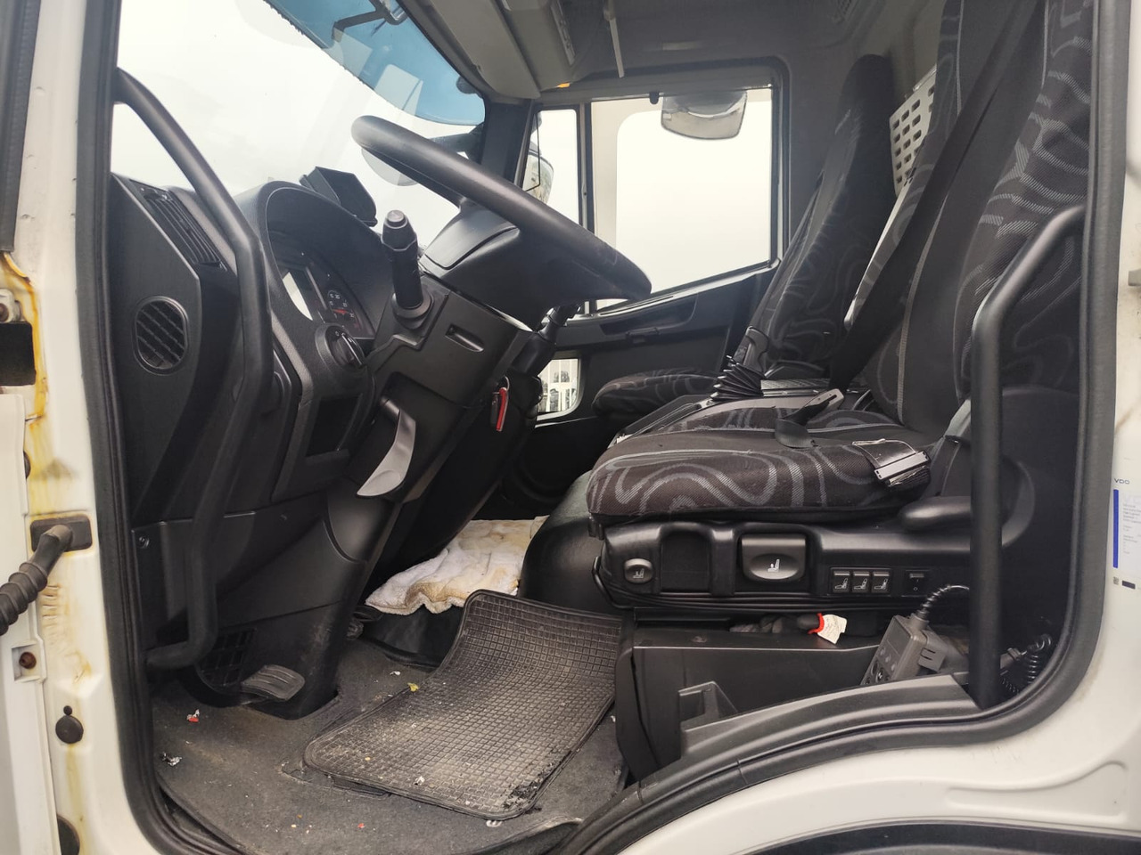 IVECO EUROCARGO 160-280 - Podvozek s kabinou, Auto s hydraulickou rukou: obrázok 5 IVECO EUROCARGO 160-280 - Podvozek s kabinou, Auto s hydraulickou rukou: obrázok 5
