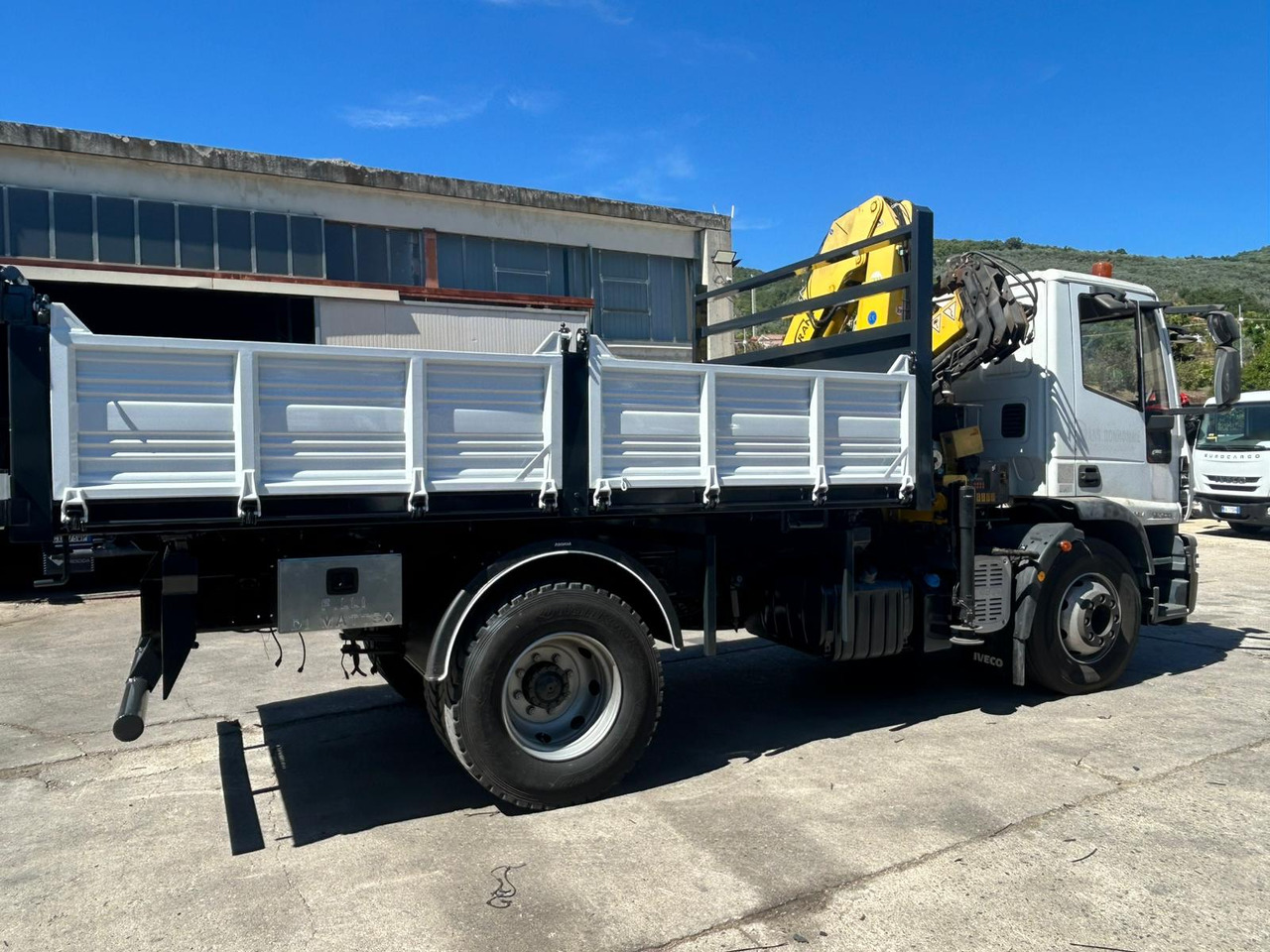 IVECO EUROCARGO 160E28 - Auto s hydraulickou rukou: obrázok 4 IVECO EUROCARGO 160E28 - Auto s hydraulickou rukou: obrázok 4