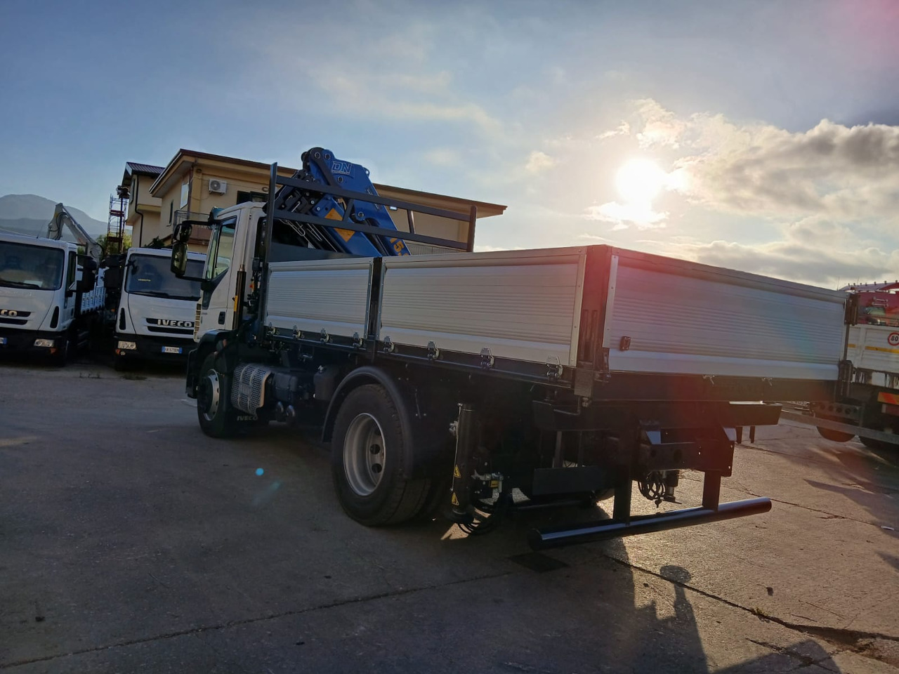 Auto s hydraulickou rukou, Sklápač IVECO EUROCARGO 180-320: obrázok 46 Auto s hydraulickou rukou, Sklápač IVECO EUROCARGO 180-320: obrázok 46