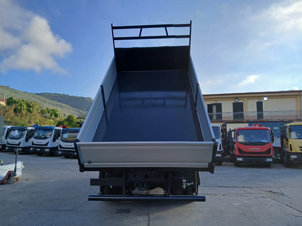 Auto s hydraulickou rukou, Sklápač IVECO EUROCARGO 180-320: obrázok 13 Auto s hydraulickou rukou, Sklápač IVECO EUROCARGO 180-320: obrázok 13