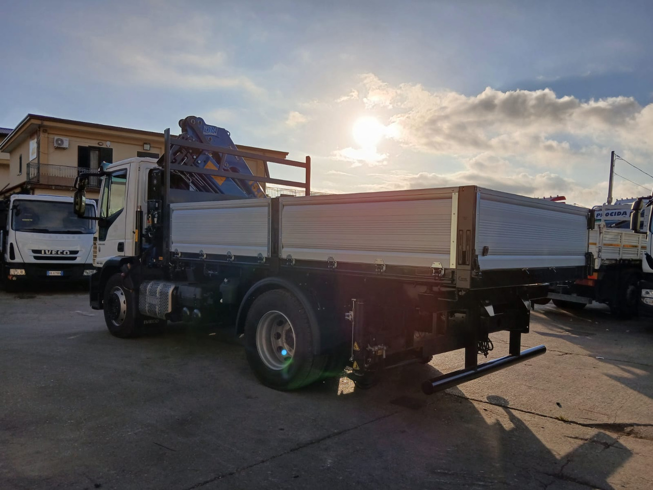 Auto s hydraulickou rukou, Sklápač IVECO EUROCARGO 180-320: obrázok 45 Auto s hydraulickou rukou, Sklápač IVECO EUROCARGO 180-320: obrázok 45