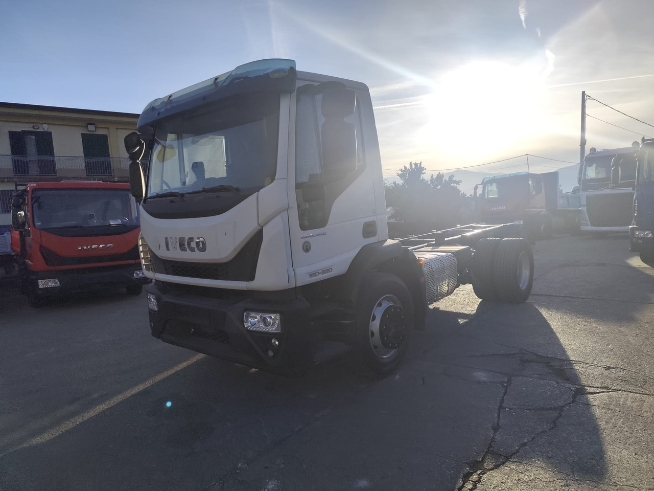 IVECO EUROCARGO 180-320 - Podvozek s kabinou: obrázok 1 IVECO EUROCARGO 180-320 - Podvozek s kabinou: obrázok 1