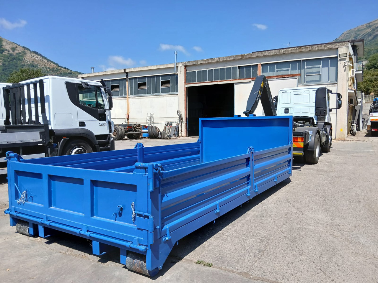 IVECO EUROCARGO 190EL25 - Hákový nosič kontajnerov: obrázok 3 IVECO EUROCARGO 190EL25 - Hákový nosič kontajnerov: obrázok 3