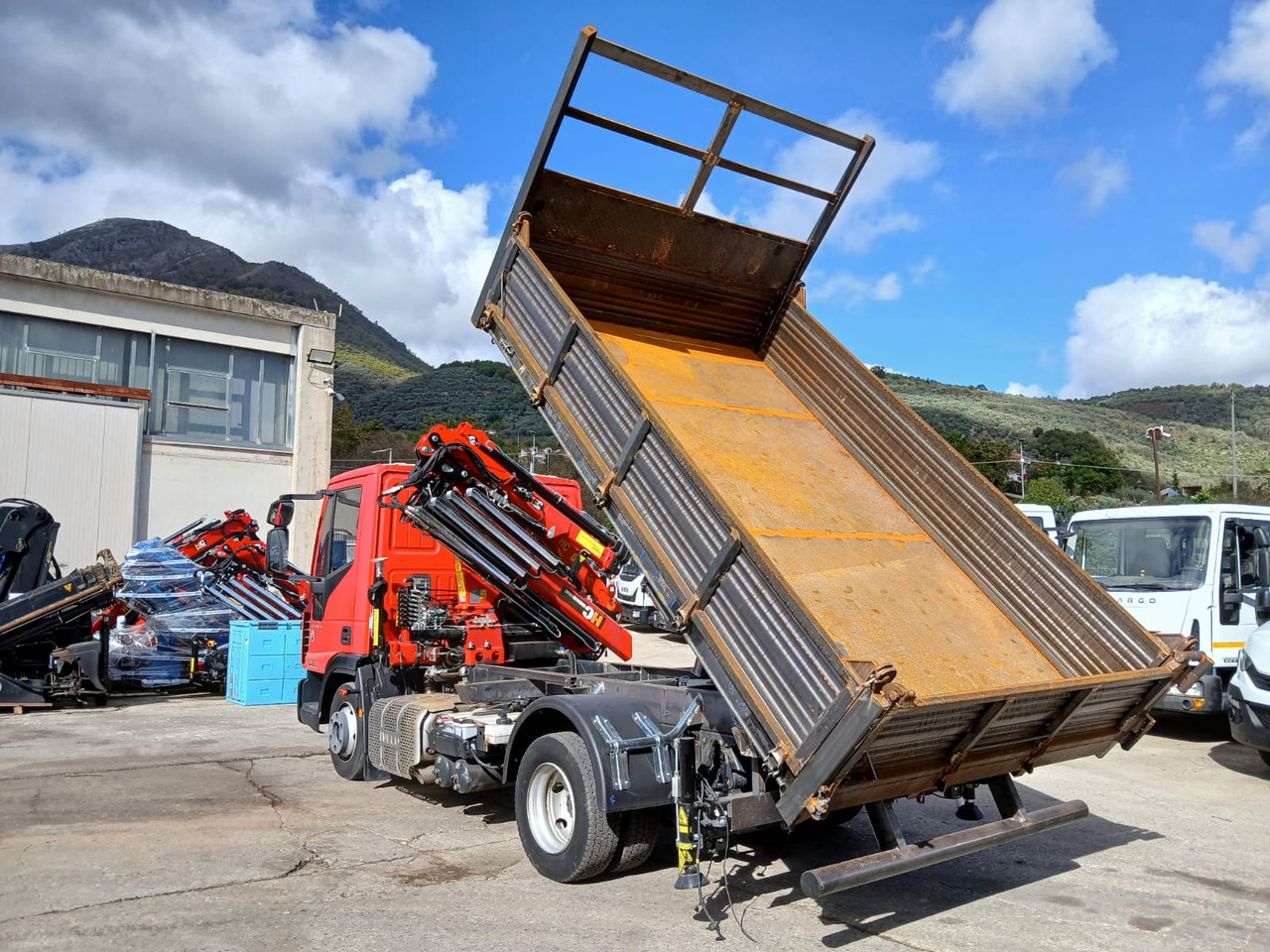IVECO EUROCARGO 80-190 - Auto s hydraulickou rukou: obrázok 4 IVECO EUROCARGO 80-190 - Auto s hydraulickou rukou: obrázok 4