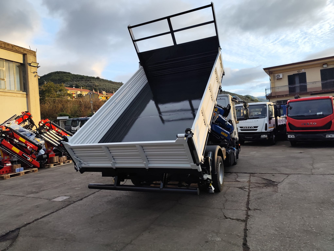 IVECO EUROCARGO 80-210 - Auto s hydraulickou rukou, Sklápač: obrázok 5 IVECO EUROCARGO 80-210 - Auto s hydraulickou rukou, Sklápač: obrázok 5