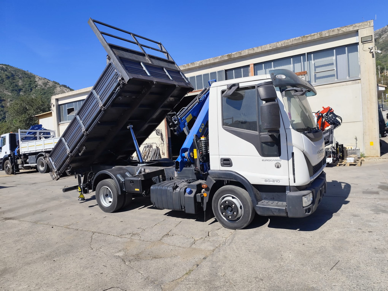 IVECO EUROCARGO 80-210 - Auto s hydraulickou rukou, Sklápač: obrázok 3 IVECO EUROCARGO 80-210 - Auto s hydraulickou rukou, Sklápač: obrázok 3