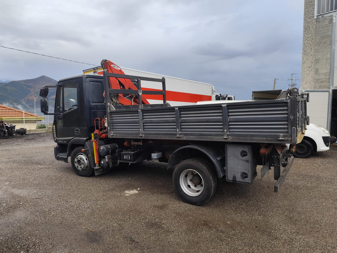 IVECO EUROCARGO 80E18 - Auto s hydraulickou rukou, Sklápač: obrázok 4 IVECO EUROCARGO 80E18 - Auto s hydraulickou rukou, Sklápač: obrázok 4