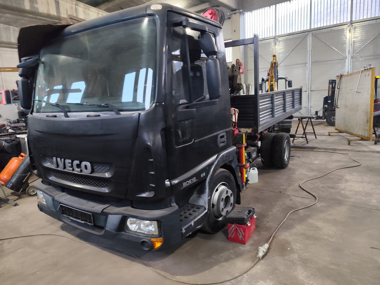 IVECO EUROCARGO 80E18 - Auto s hydraulickou rukou, Sklápač: obrázok 1 IVECO EUROCARGO 80E18 - Auto s hydraulickou rukou, Sklápač: obrázok 1