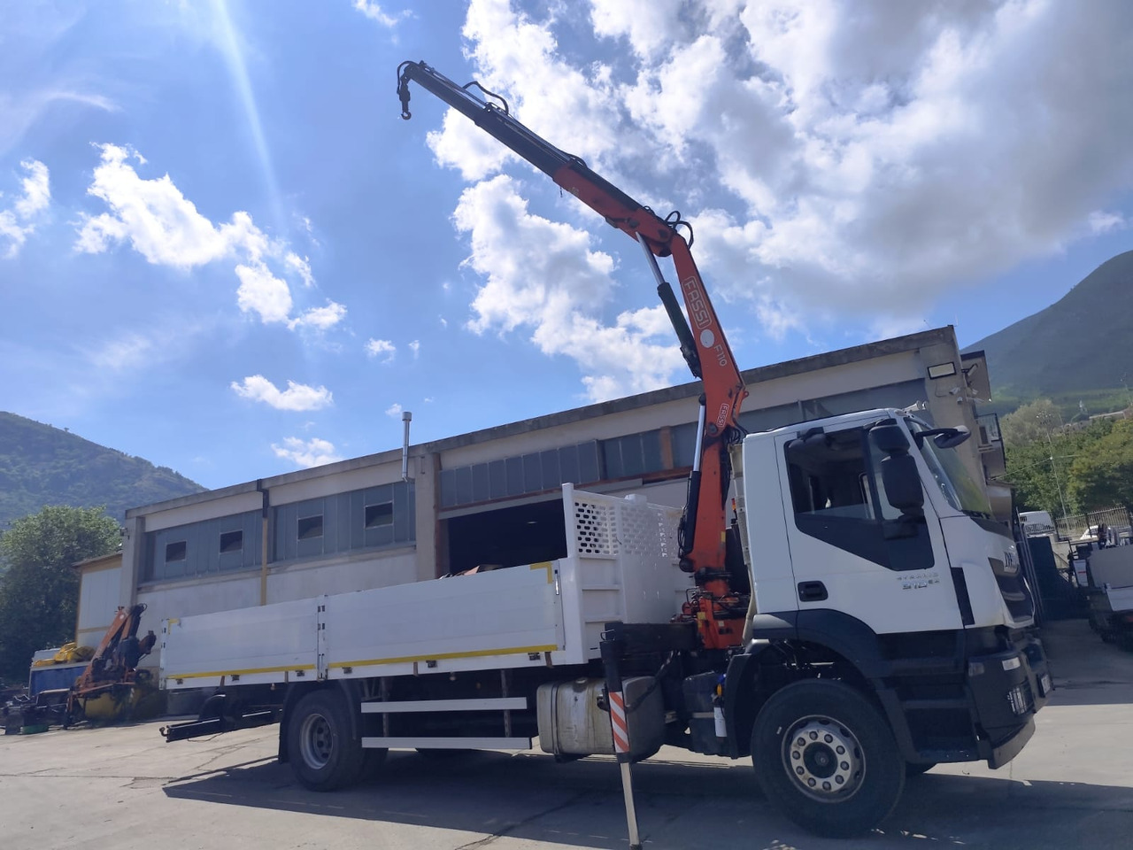IVECO STRALIS 190S31 - Auto s hydraulickou rukou: obrázok 3 IVECO STRALIS 190S31 - Auto s hydraulickou rukou: obrázok 3