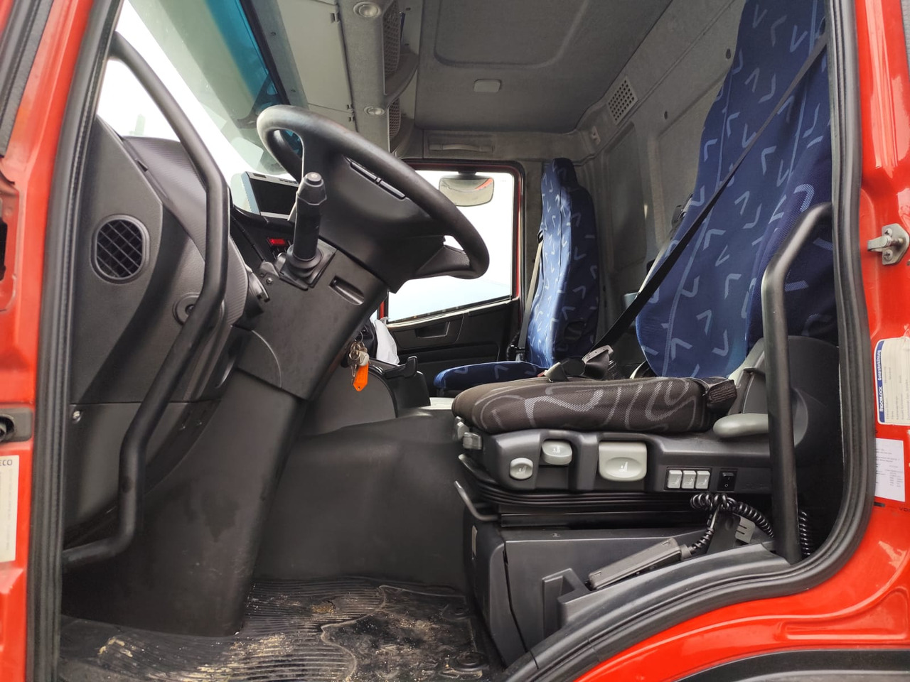 IVECO STRALIS 190S31 - Hákový nosič kontajnerov: obrázok 3 IVECO STRALIS 190S31 - Hákový nosič kontajnerov: obrázok 3