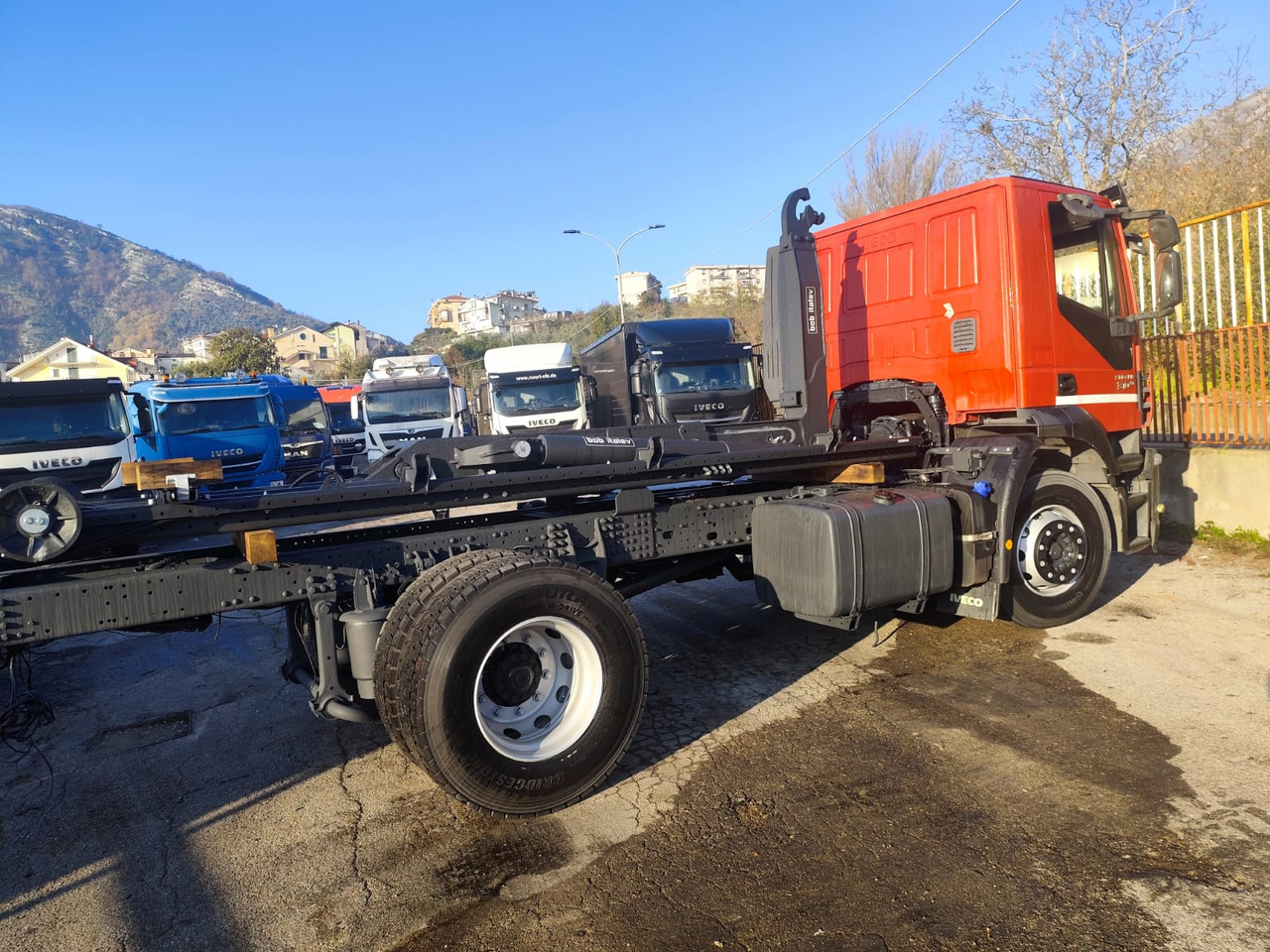 IVECO STRALIS 190S31 - Hákový nosič kontajnerov: obrázok 2 IVECO STRALIS 190S31 - Hákový nosič kontajnerov: obrázok 2