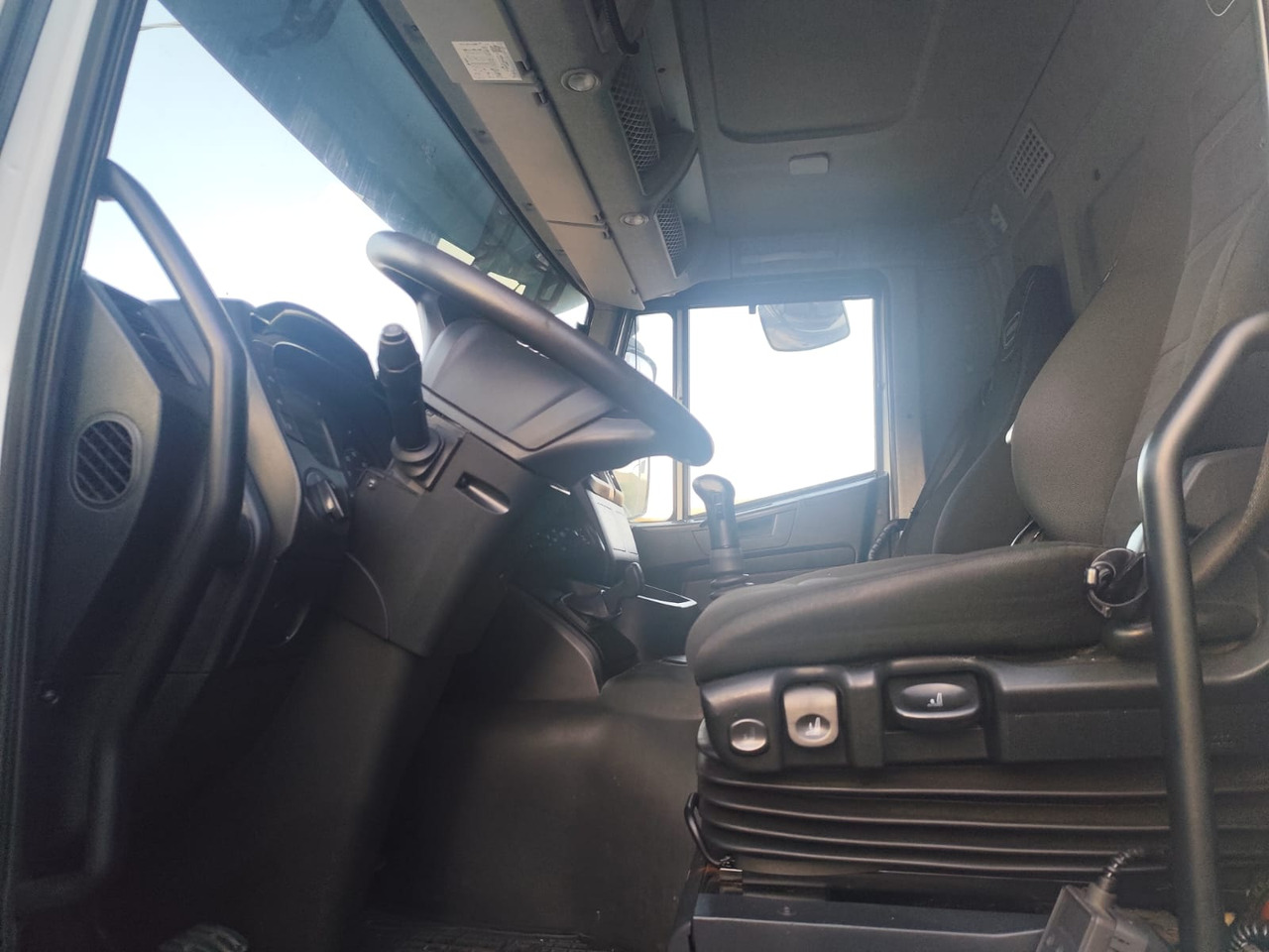 IVECO STRALIS AD 260S31 XP - Podvozek s kabinou: obrázok 2 IVECO STRALIS AD 260S31 XP - Podvozek s kabinou: obrázok 2