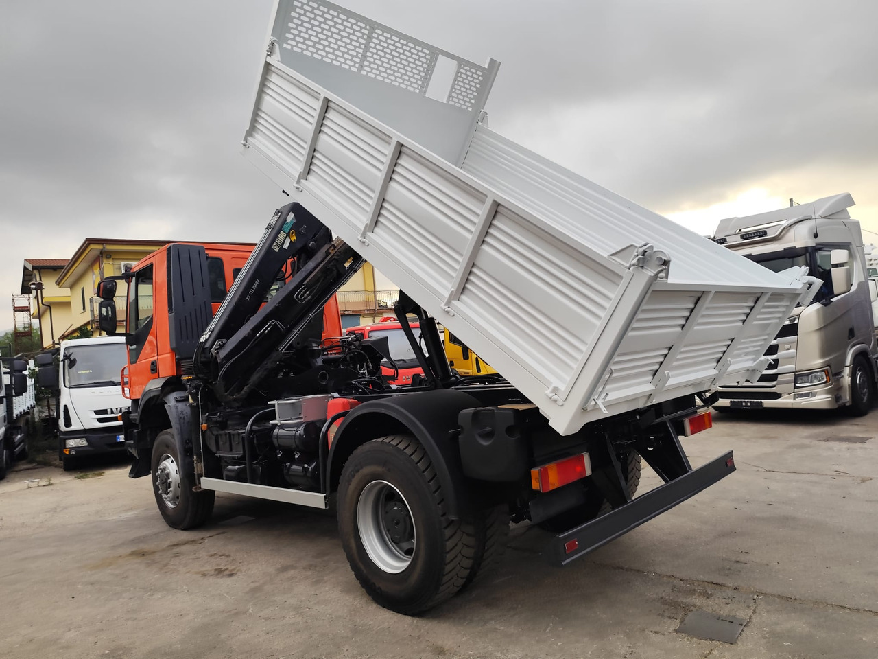 IVECO TRAKKER 190T36 - Auto s hydraulickou rukou: obrázok 5 IVECO TRAKKER 190T36 - Auto s hydraulickou rukou: obrázok 5