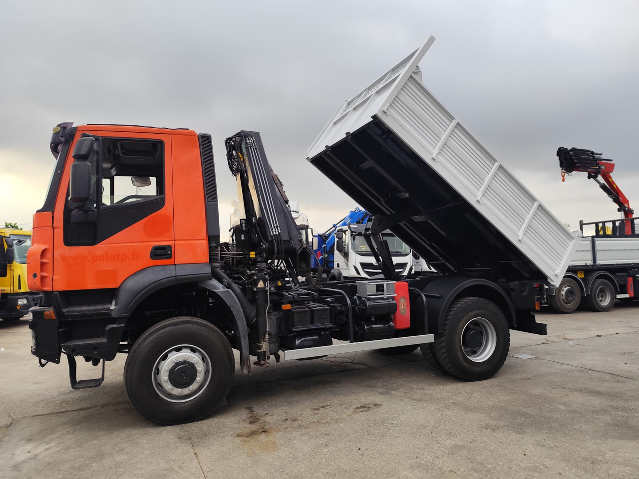 IVECO TRAKKER 190T36 - Auto s hydraulickou rukou: obrázok 2 IVECO TRAKKER 190T36 - Auto s hydraulickou rukou: obrázok 2