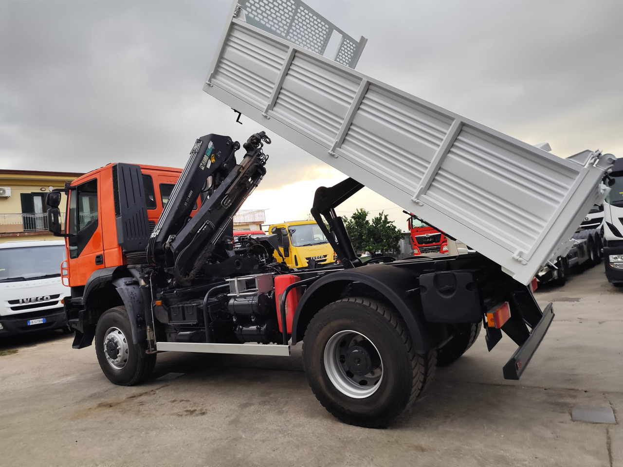 IVECO TRAKKER 190T36 - Auto s hydraulickou rukou: obrázok 4 IVECO TRAKKER 190T36 - Auto s hydraulickou rukou: obrázok 4
