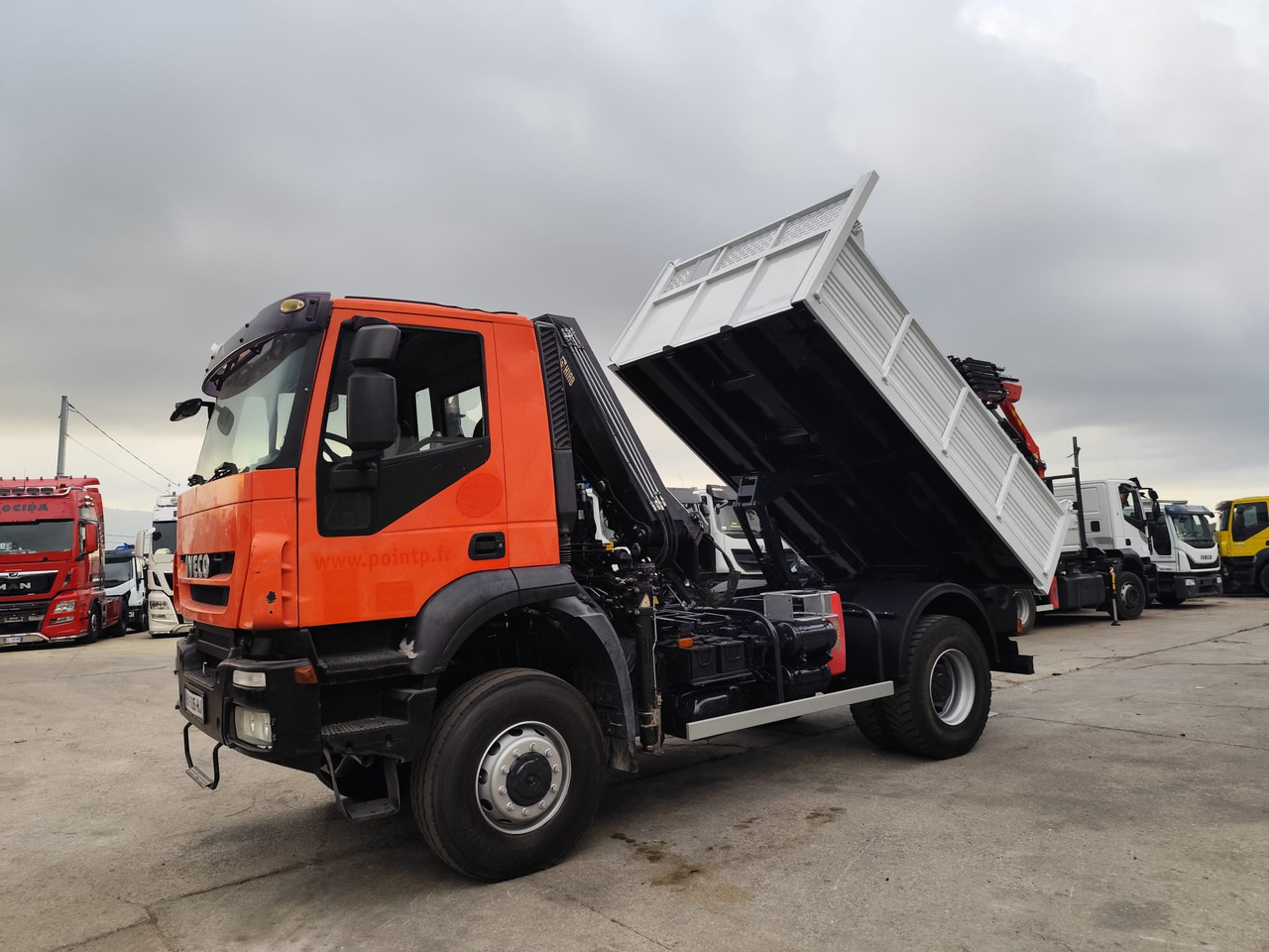 IVECO TRAKKER 190T36 - Auto s hydraulickou rukou: obrázok 1 IVECO TRAKKER 190T36 - Auto s hydraulickou rukou: obrázok 1