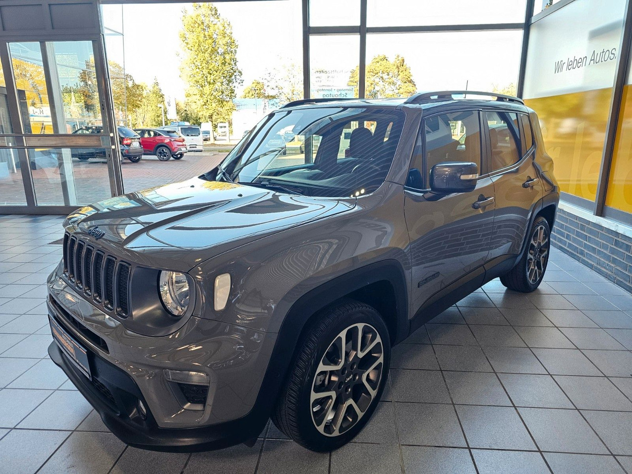 Jeep Renegade S Plug-In-Hybrid 4xe Kamera LED ACC AHK - SUV: obrázok 4 Jeep Renegade S Plug-In-Hybrid 4xe Kamera LED ACC AHK - SUV: obrázok 4