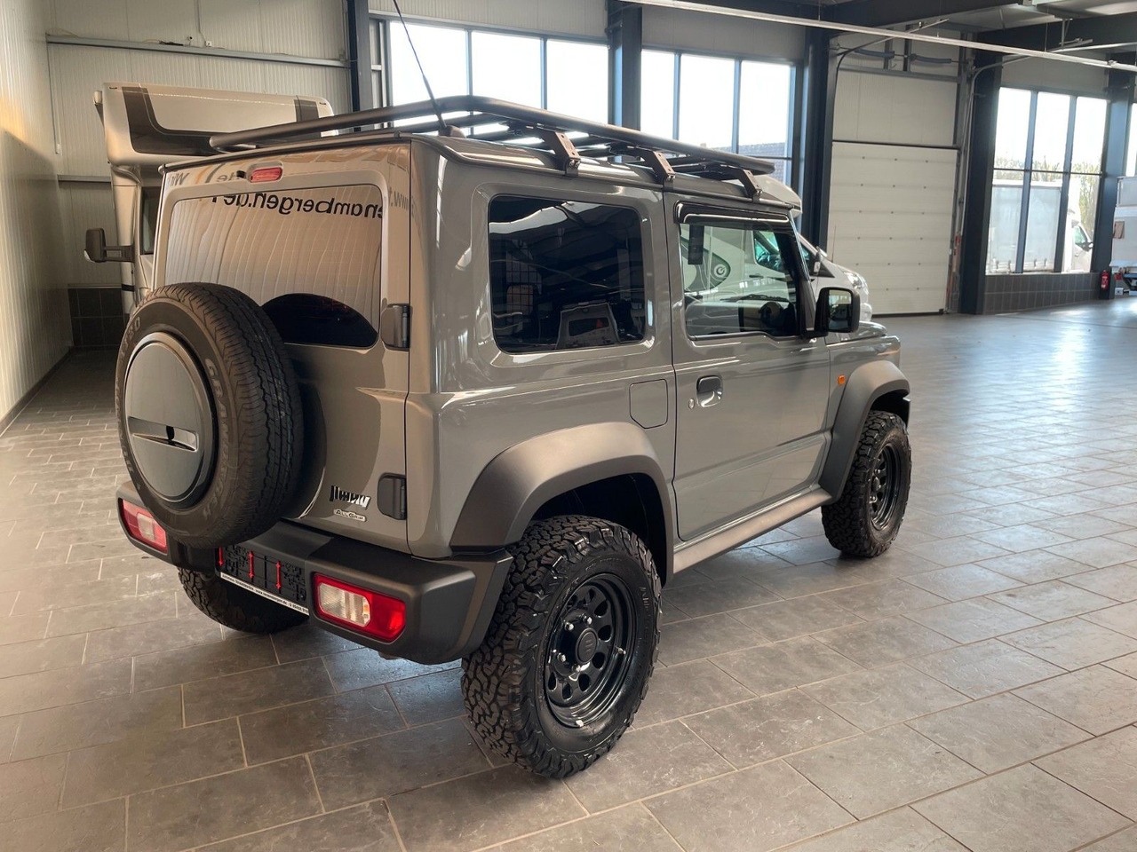 Suzuki Jimny Comfort AllGrip NFZ Dachgepäckträger - SUV: obrázok 3 Suzuki Jimny Comfort AllGrip NFZ Dachgepäckträger - SUV: obrázok 3