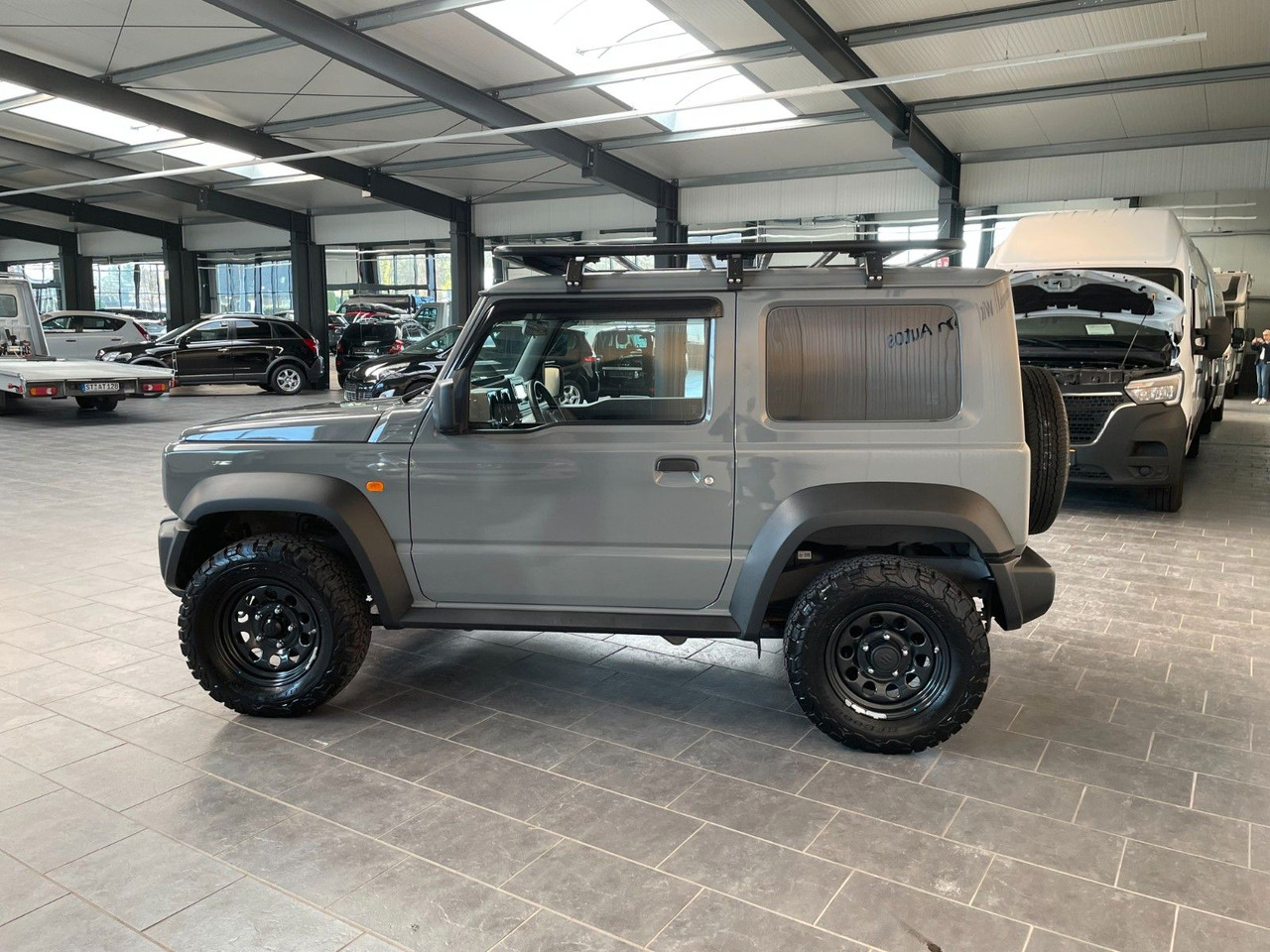 Suzuki Jimny Comfort AllGrip NFZ Dachgepäckträger - SUV: obrázok 5 Suzuki Jimny Comfort AllGrip NFZ Dachgepäckträger - SUV: obrázok 5