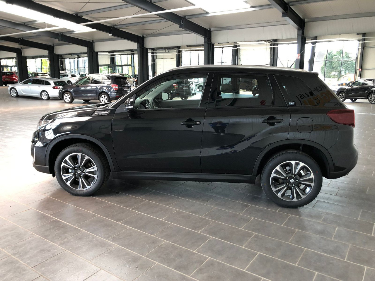 Suzuki Vitara 1.5 Hybrid Comfort+Automatik/ Panor.-Dach - SUV: obrázok 5 Suzuki Vitara 1.5 Hybrid Comfort+Automatik/ Panor.-Dach - SUV: obrázok 5