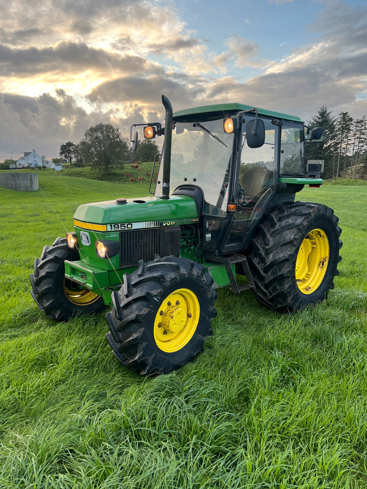 JOHN DEERE 1950 - Traktor: obrázok 2 JOHN DEERE 1950 - Traktor: obrázok 2