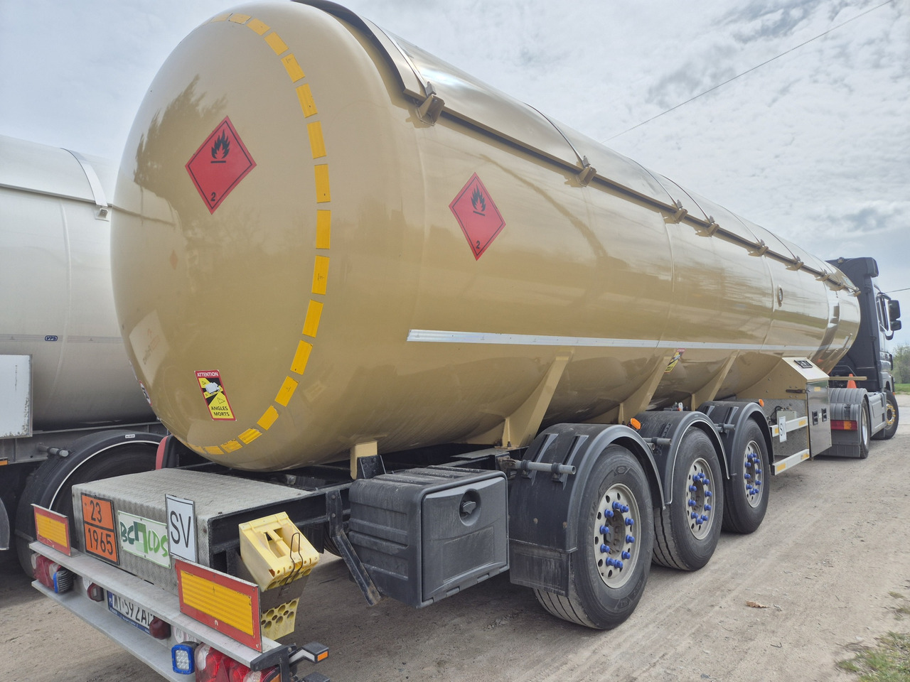 BC-LDS NCG-50 /LPG/ GPL/ PROPANE/ Mercedes axels - Cisternový náves: obrázok 2 BC-LDS NCG-50 /LPG/ GPL/ PROPANE/ Mercedes axels - Cisternový náves: obrázok 2