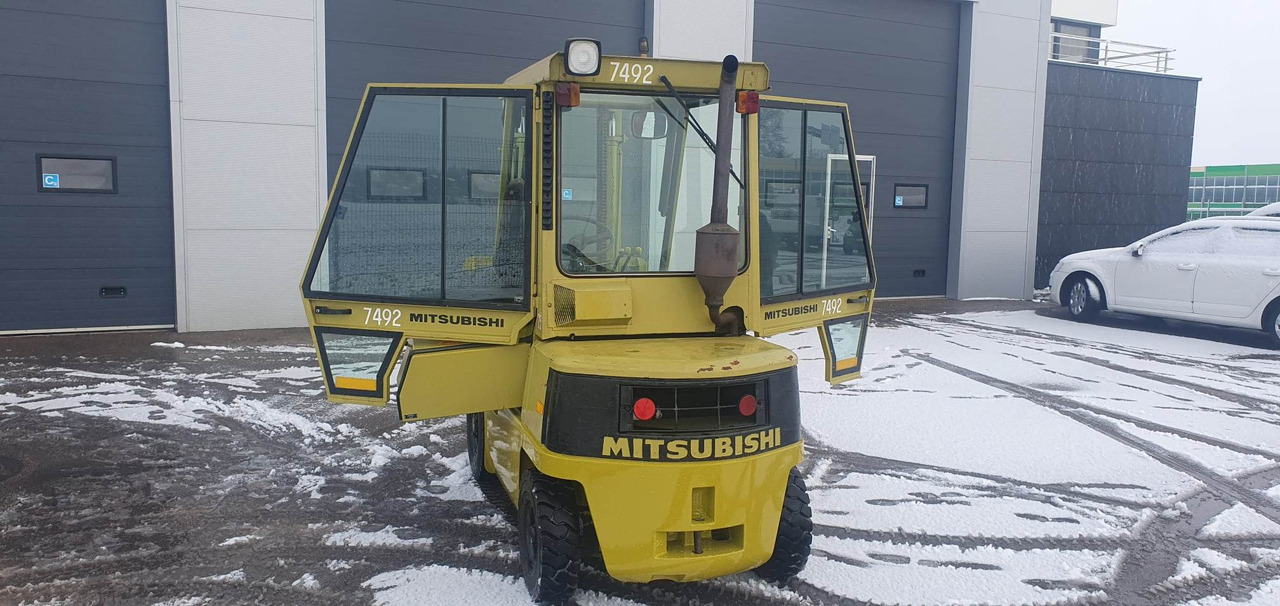 Mitsubishi FD25 - Dieselový vysokozdvižný vozík: obrázok 2 Mitsubishi FD25 - Dieselový vysokozdvižný vozík: obrázok 2
