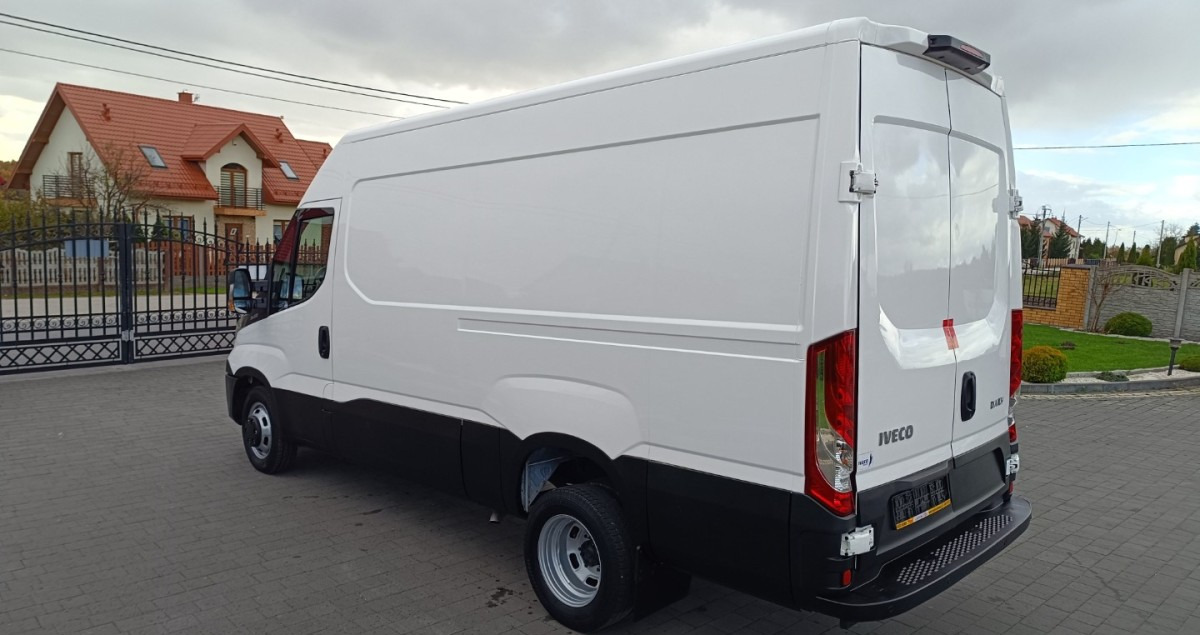 Iveco Daily 35C13 Blaszak L3H2 na bliźniakach VAT 23 - Furgon: obrázok 2 Iveco Daily 35C13 Blaszak L3H2 na bliźniakach VAT 23 - Furgon: obrázok 2