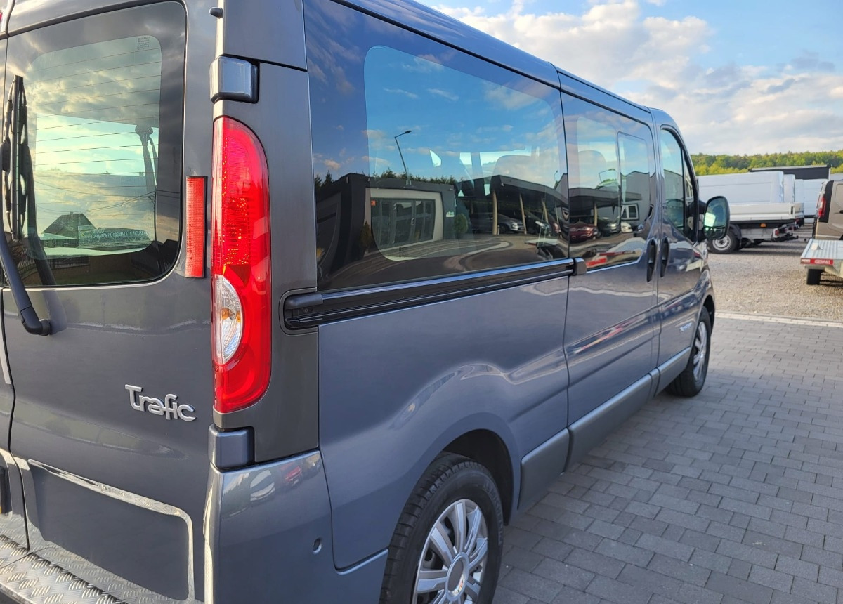 Renault Trafic 9 -osobowy Salon Polska I właściciel Bezwypadkowy Lakier - Minibus, Mikrobus: obrázok 3 Renault Trafic 9 -osobowy Salon Polska I właściciel Bezwypadkowy Lakier - Minibus, Mikrobus: obrázok 3